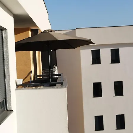 Penthouse Ika تريبينيي