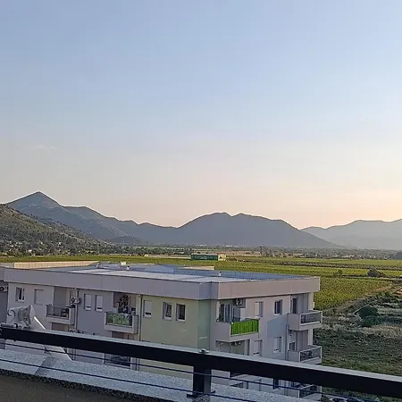 Penthouse Ika تريبينيي