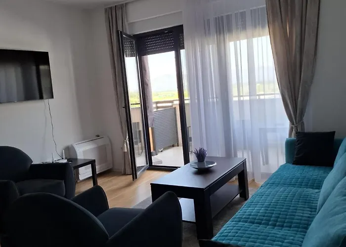 Penthouse Ika تريبينيي